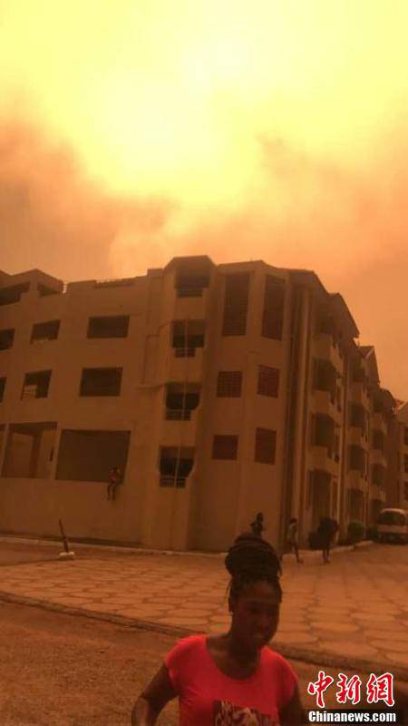 據(jù)悉，爆炸發(fā)生在當(dāng)晚7時30分許。加納國家災(zāi)難管理組織官員阿布&middot;拉馬丹在現(xiàn)場說，目前確認(rèn)爆炸造成至少2人死亡。